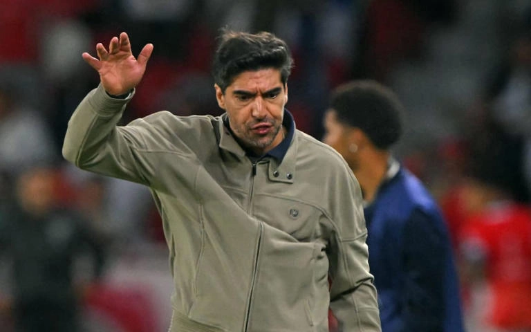 Expulsão de Abel Ferreira em LDU x Palmeiras repercute: 'Insuportável'