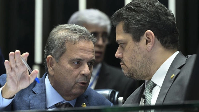 Oposição apresenta projeto para acelerar pedidos de impeachment no Senado