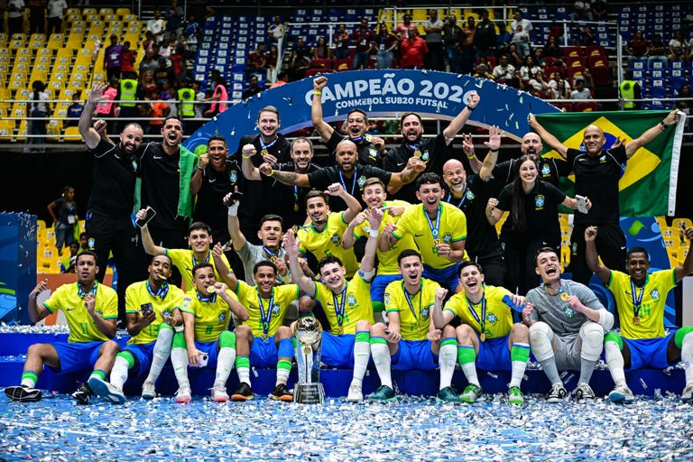 Brasil supera caldeirão na Venezuela, busca virada emocionante e retoma mais uma hegemonia sul-americana