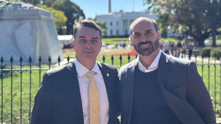 Flávio Bolsonaro reage à decisão de Moraes contra Eduardo e faz ameaça para 2027