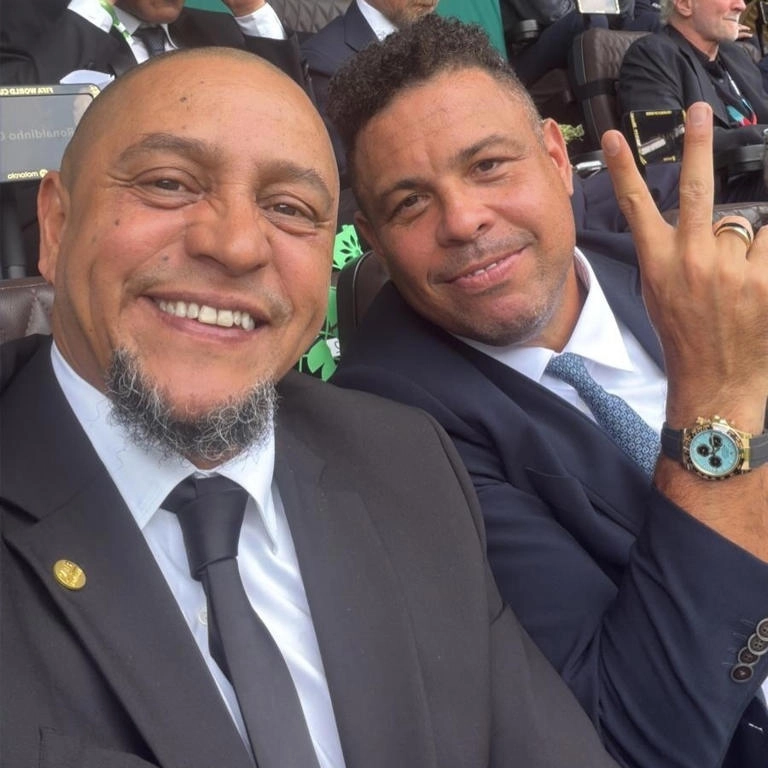 Ronaldo e Roberto Carlos assinam SAF de tradicional clube paulista