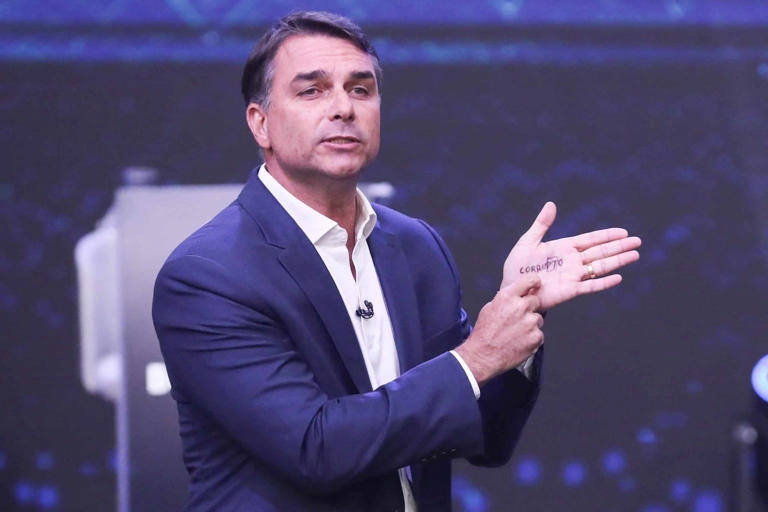 Derrotado, Flávio Bolsonaro perderá foro privilegiado a partir de janeiro; veja as investigações contra o senador